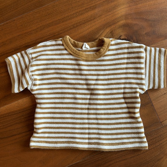 Quincy Mae Baby Matching Set / 6-12 Sungold + White Striped Waffle Shorts Set - Picture 3 of 4